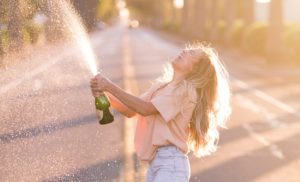 自己肯定感の低下を招く自己否定セルフトークを見直し修正する